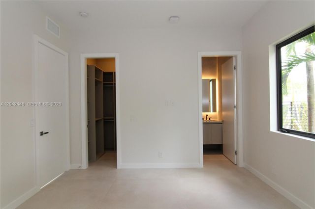 3540 Oak Avenue, Miami, FL 33133