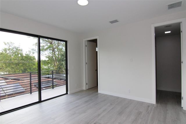 3540 Oak Avenue, Miami, FL 33133