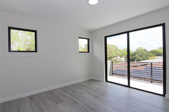 3540 Oak Avenue, Miami, FL 33133