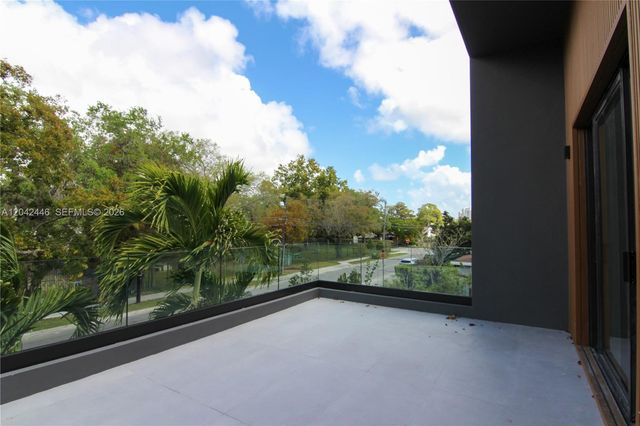 3540 Oak Avenue, Miami, FL 33133