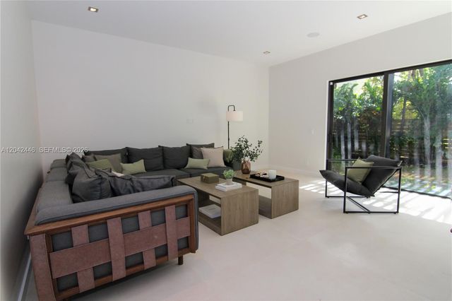 3540 Oak Avenue, Miami, FL 33133