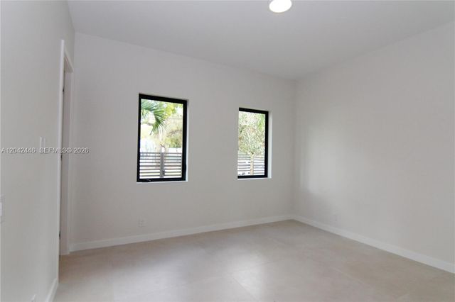 3540 Oak Avenue, Miami, FL 33133