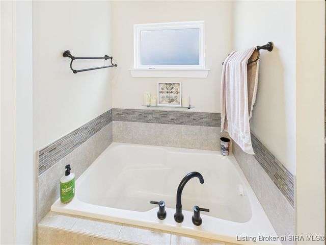 4179 Laverne Way, Jeffersonville, IN 47130