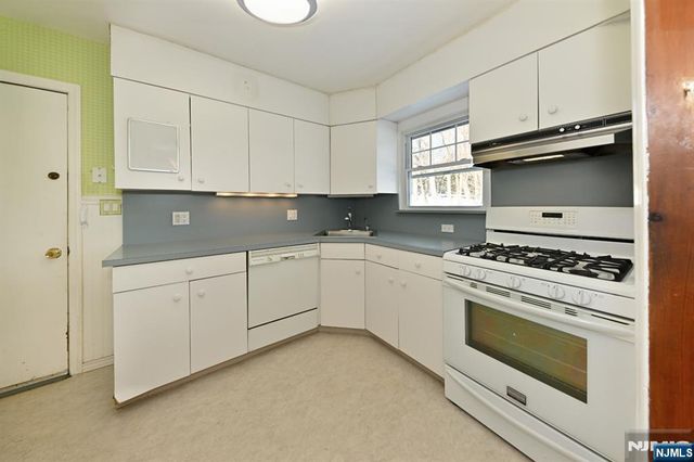 84 Maplewood Avenue, Hillsdale, NJ 07642