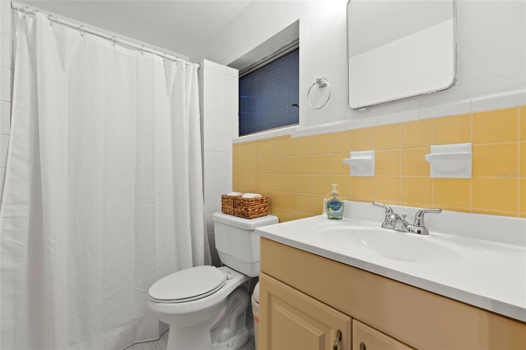 Image 11 of property listing at 1014 S 7TH STREET, Fort Pierce, FL 34950