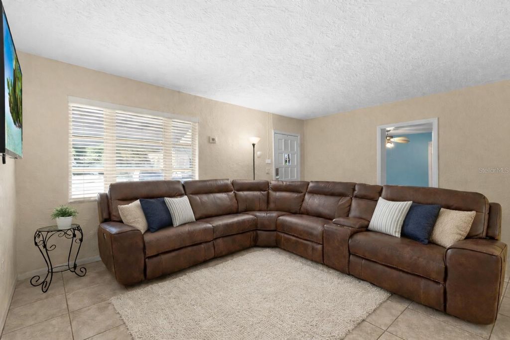 Image 13 of property listing at 1014 S 7TH STREET, Fort Pierce, FL 34950