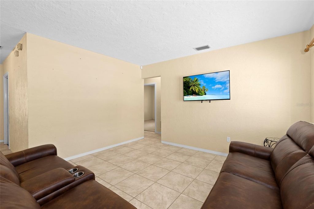 Image 15 of property listing at 1014 S 7TH STREET, Fort Pierce, FL 34950