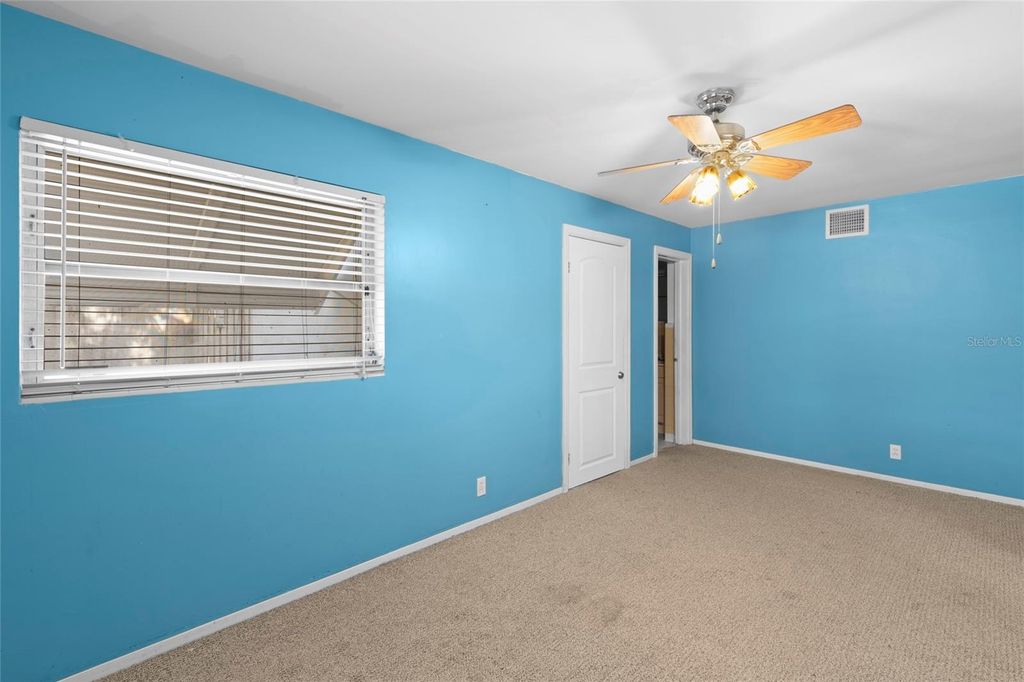 Image 8 of property listing at 1014 S 7TH STREET, Fort Pierce, FL 34950