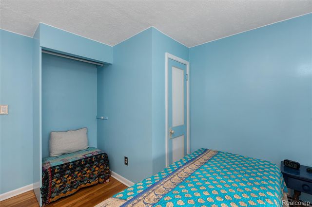 10504 Borgman Avenue, Huntington Woods, MI 48070