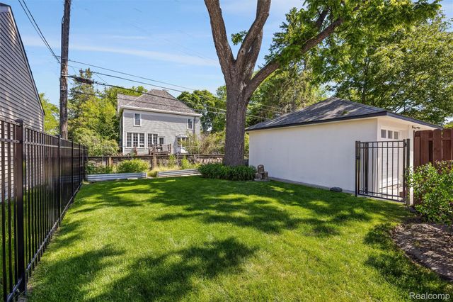 10504 Borgman Avenue, Huntington Woods, MI 48070