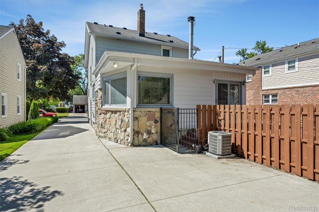 10504 Borgman Avenue, Huntington Woods, MI 48070