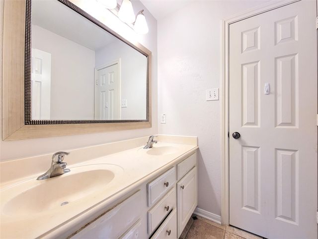 17715 Laguna Trail Drive, Houston, TX 77095