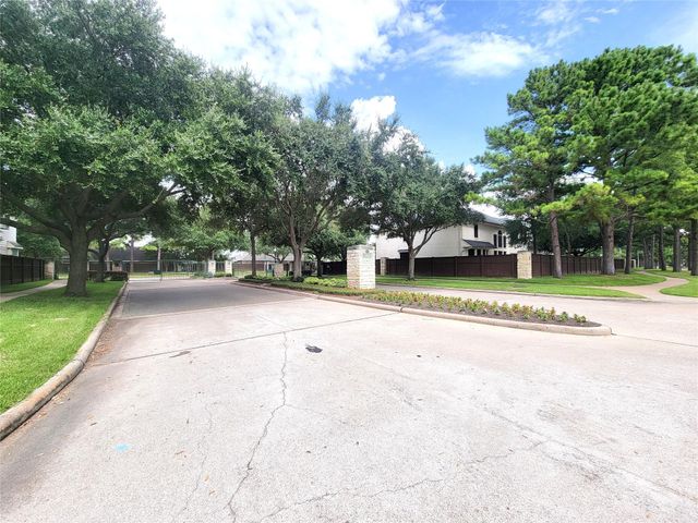 17715 Laguna Trail Drive, Houston, TX 77095