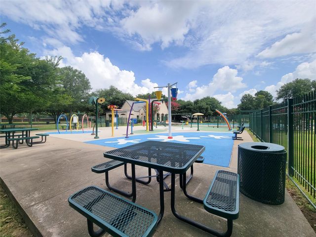 17715 Laguna Trail Drive, Houston, TX 77095