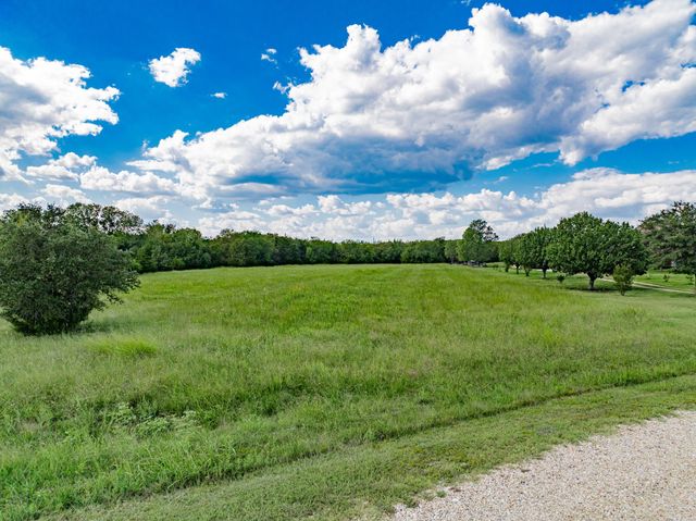 8 Thornhill Drive, Greenville, TX 75401