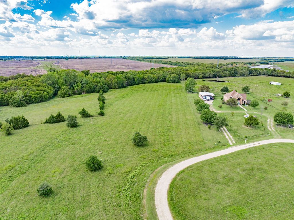 8 Thornhill Drive, Greenville, TX 75401