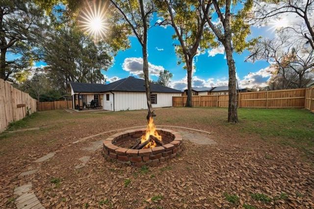 12107 Split Oak Drive, Poynor, TX 75782