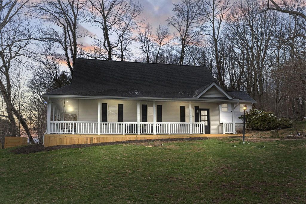 780 National Road SE, Hebron, OH 43025