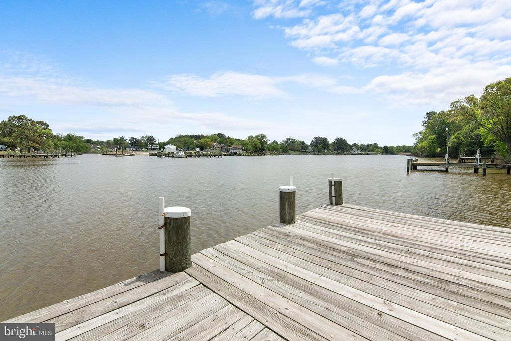 Image 2 of property listing at 6011 SUNNYSIDE CT, East New Market, MD 21631