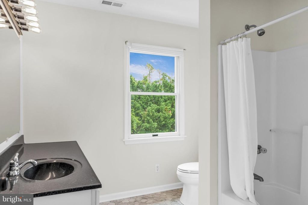 Image 32 of property listing at 6011 SUNNYSIDE CT, East New Market, MD 21631