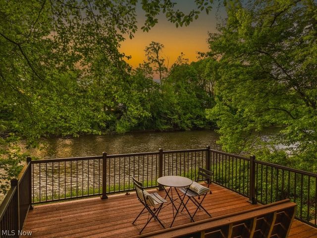 881 Gaylord Grove Road, Cuyahoga Falls, OH 44221