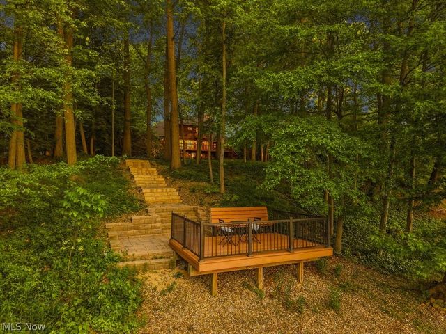 881 Gaylord Grove Road, Cuyahoga Falls, OH 44221