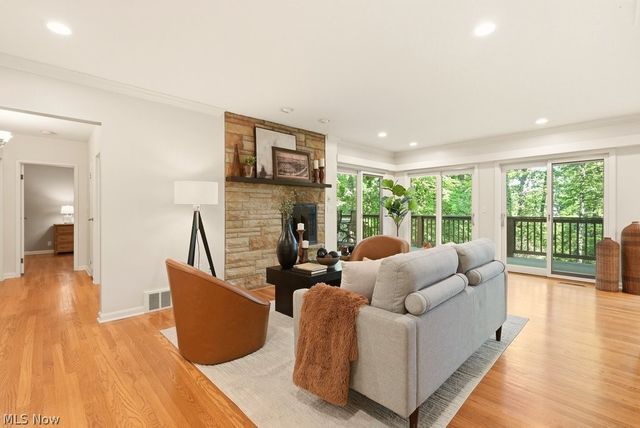 881 Gaylord Grove Road, Cuyahoga Falls, OH 44221
