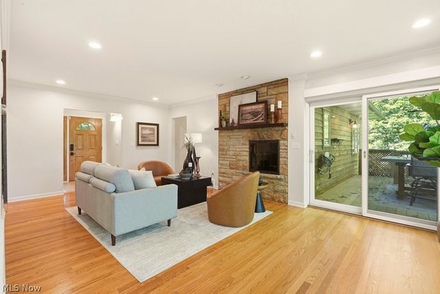 881 Gaylord Grove Road, Cuyahoga Falls, OH 44221