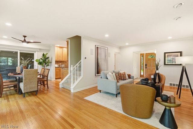 881 Gaylord Grove Road, Cuyahoga Falls, OH 44221