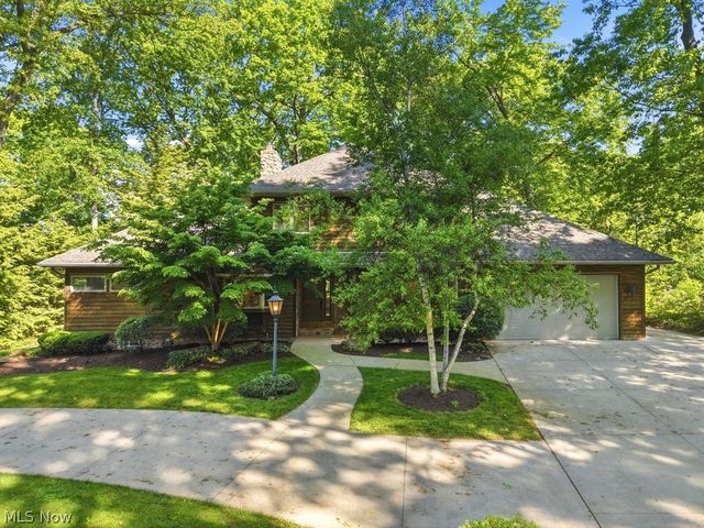 881 Gaylord Grove Road, Cuyahoga Falls, OH 44221