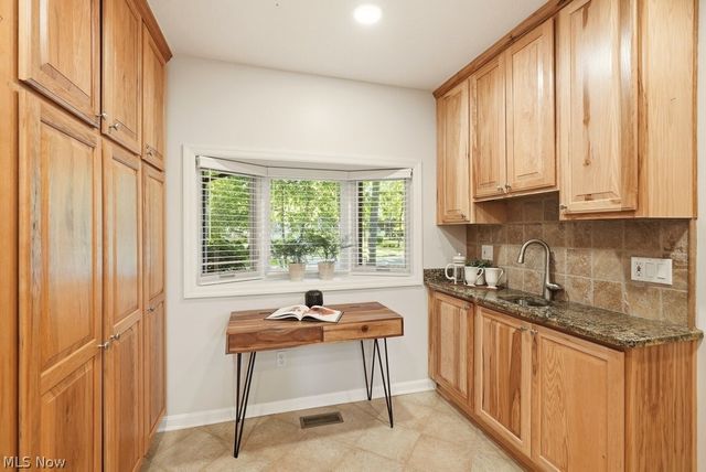 881 Gaylord Grove Road, Cuyahoga Falls, OH 44221