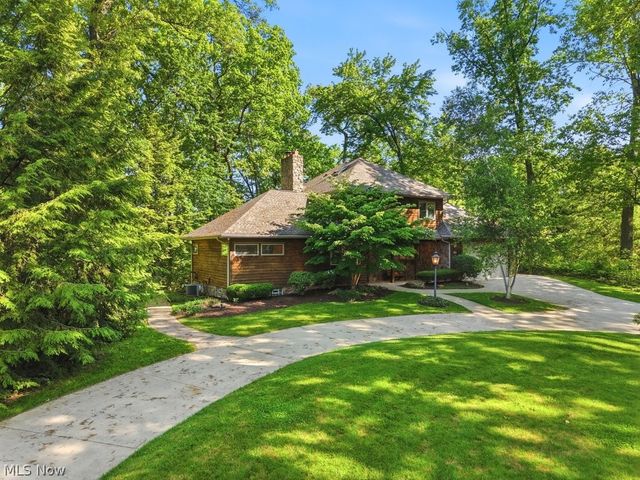 881 Gaylord Grove Road, Cuyahoga Falls, OH 44221