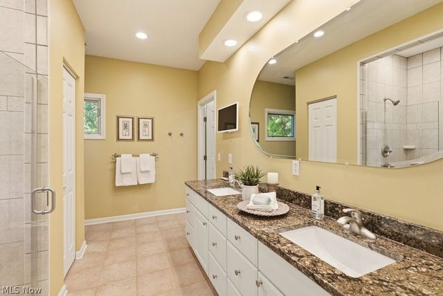 881 Gaylord Grove Road, Cuyahoga Falls, OH 44221