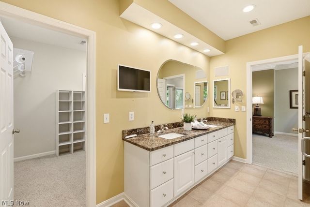 881 Gaylord Grove Road, Cuyahoga Falls, OH 44221