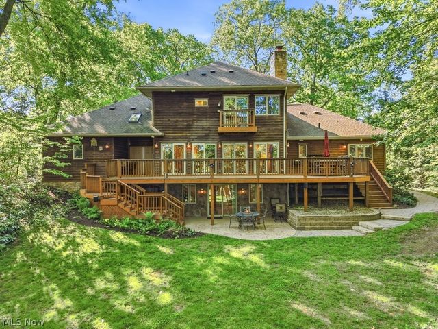 881 Gaylord Grove Road, Cuyahoga Falls, OH 44221