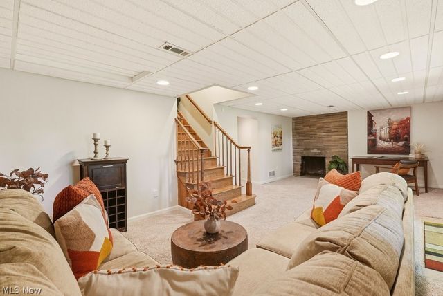 881 Gaylord Grove Road, Cuyahoga Falls, OH 44221