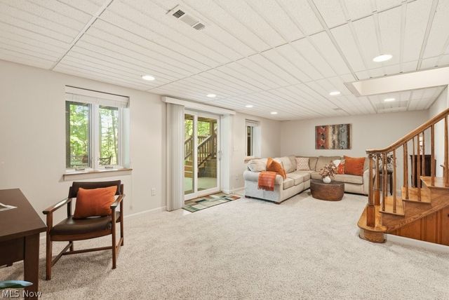 881 Gaylord Grove Road, Cuyahoga Falls, OH 44221
