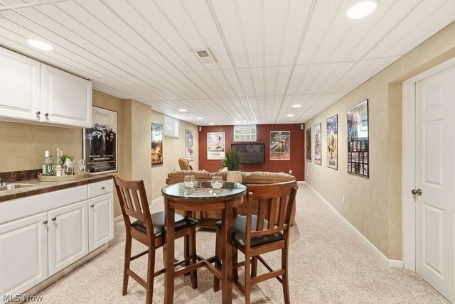 881 Gaylord Grove Road, Cuyahoga Falls, OH 44221