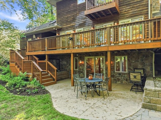 881 Gaylord Grove Road, Cuyahoga Falls, OH 44221