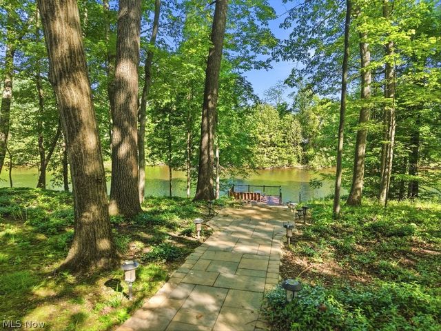881 Gaylord Grove Road, Cuyahoga Falls, OH 44221