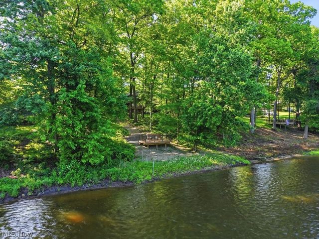 881 Gaylord Grove Road, Cuyahoga Falls, OH 44221