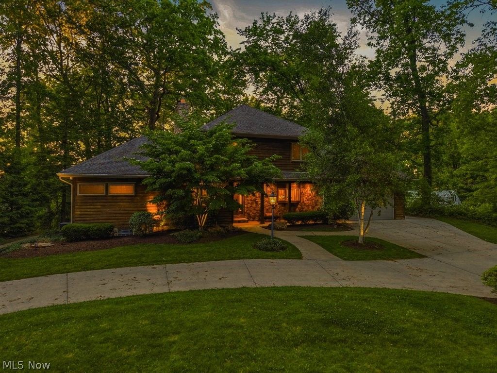 881 Gaylord Grove Road, Cuyahoga Falls, OH 44221