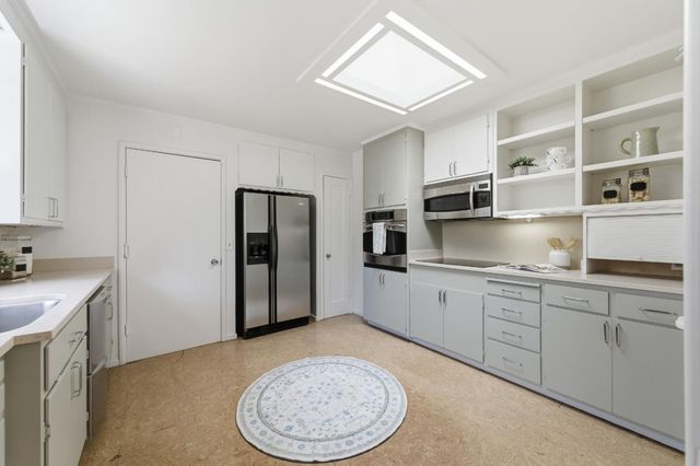 415 Oak Court, Menlo Park, CA 94025