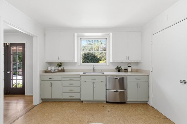 415 Oak Court, Menlo Park, CA 94025