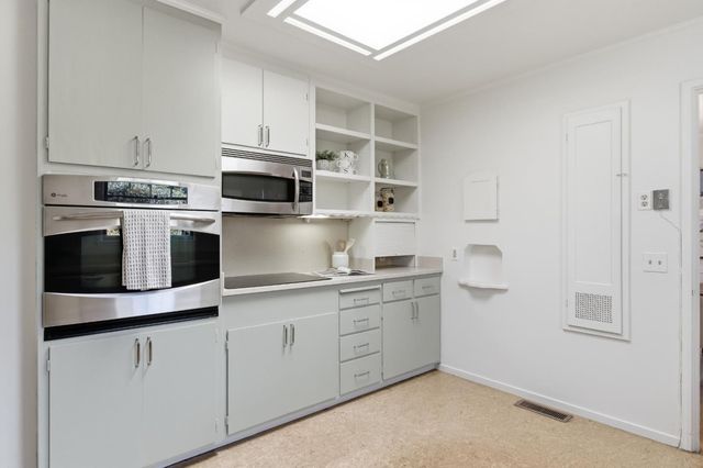 415 Oak Court, Menlo Park, CA 94025