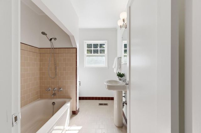 415 Oak Court, Menlo Park, CA 94025