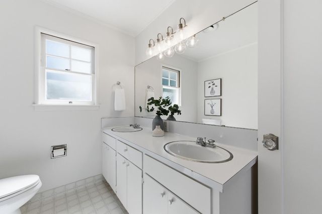 415 Oak Court, Menlo Park, CA 94025