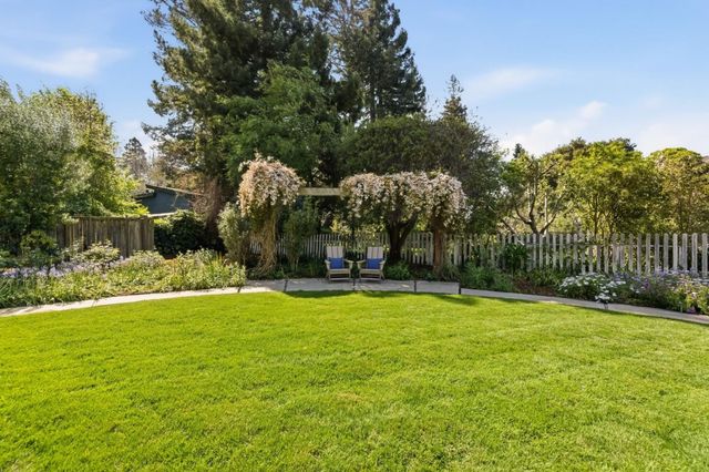 415 Oak Court, Menlo Park, CA 94025