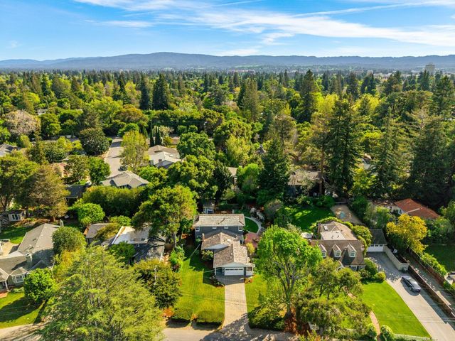 415 Oak Court, Menlo Park, CA 94025