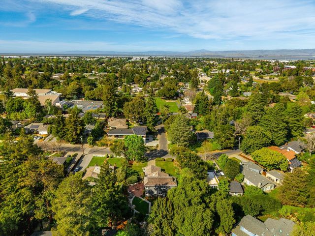 415 Oak Court, Menlo Park, CA 94025